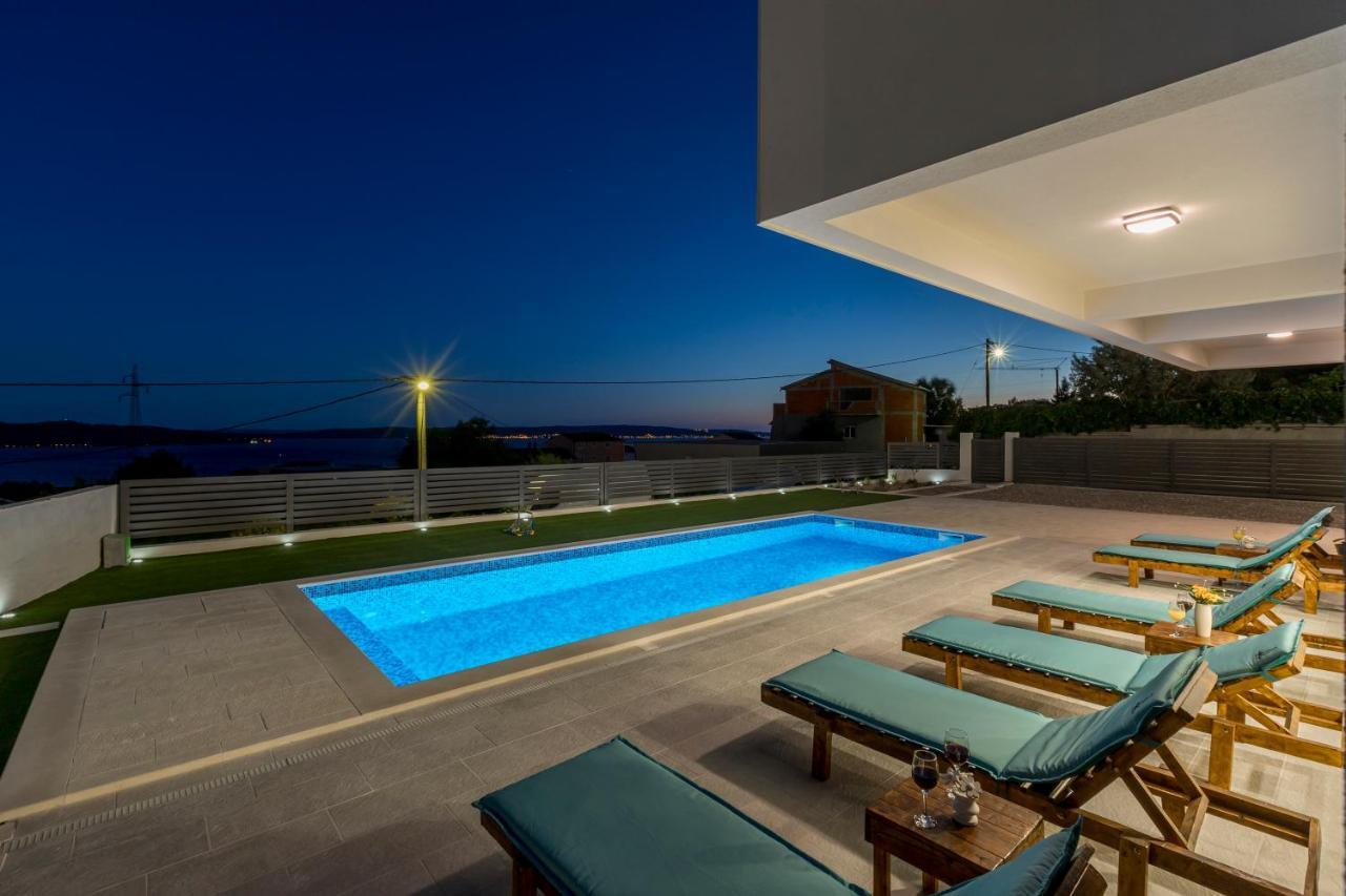 Luxury Villa La Nonna Ana - Heated Pool, Sea View, Near Split Каштела Экстерьер фото